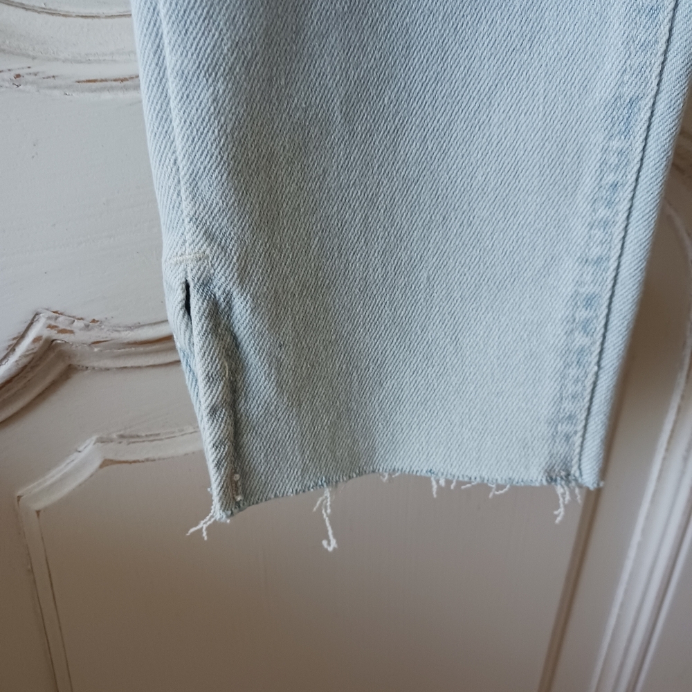 High Rise Light Wash Jeans - Picture 2 of 8